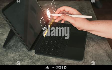 Commentaires sur la satisfaction du service à la clientèle. Femme faisant une revue d'enquête. L'utilisateur attribue une note d'une étoile à une expérience de service sur l'application en ligne. Banque D'Images