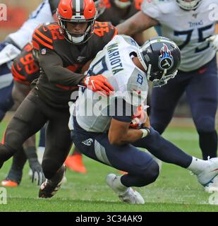 8 septembre 2019, Cleveland, OH, États-Unis : Morgan Burnett des Browns de Cleveland met le quarterback des Titans du Tennessee Marcus Mariotta au deuxième quart-temps le dimanche 8 septembre 2019 à Cleveland, Ohio, au FirstEnergy Stadium. Les Browns perdent le match 43-13. (Crédit image : © TNS via ZUMA Wire) Banque D'Images