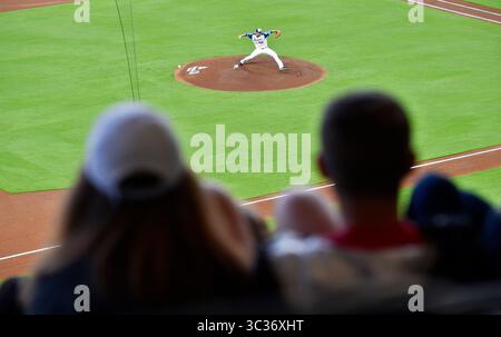 09 avril 2021 : Charlie Morton, lanceur des Braves d'Atlanta, lance un pitch lors de la quatrième manche d'un match de la MLB contre les Phillies de Philadelphie au Truist Park à Atlanta, Géorgie. Austin McAfee/CSM(image de crédit : &copy ; Austin McAfee/CSM via ZUMA Wire) Banque D'Images