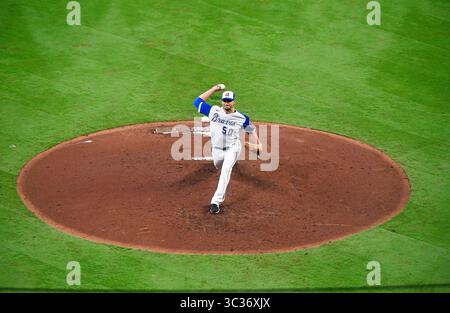 09 avril 2021 : Charlie Morton, lanceur des Braves d'Atlanta, lance un pitch lors de la sixième manche d'un match de la MLB contre les Phillies de Philadelphie au Truist Park à Atlanta, Géorgie. Austin McAfee/CSM(image de crédit : &copy ; Austin McAfee/CSM via ZUMA Wire) Banque D'Images