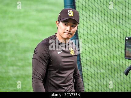 11 avril 2021 : troisième joueur de base des Padres de San Diego Ha-Seong Kim #7 lors d'un match MLB entre les Padres de San Diego et les Rangers du Texas au Globe Life Field à Arlington, TX Albert Pena/CSM(Credit image : &copy ; Albert Pena/CSM via ZUMA Wire) Banque D'Images