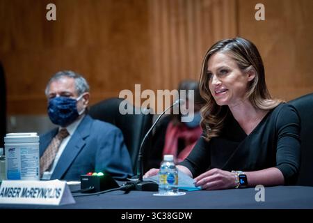 22 avril 2021, Washington, District of Columbia, USA : Amber Faye McReynolds comparaît devant une audience de nomination du Comité sénatorial sur la sécurité intérieure et les affaires gouvernementales, pour être gouverneur du service postal des États-Unis, dans le bâtiment du bureau du Sénat Dirksen à Washington, DC, le jeudi 22 avril, 2021. crédit : Rod Lamkey / CNP (crédit image : © Rod Lamkey - CNP/CNP via ZUMA Wire) Banque D'Images