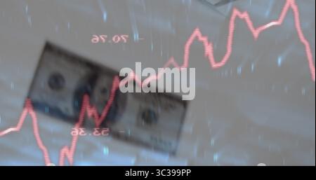 Affichage d'un billet en dollars américains sous un graphique linéaire fluctuant rouge sur le tableau de bord de données, avec des étiquettes numériques Banque D'Images