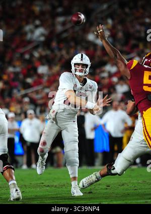 (PHOTOS)..ancien quarterback du Cardinal de Stanford (15) Davis Mills est prévu pour aller dans le 2ème au 3ème tour de la draft 2021 de la NFL, ici il est photographié le 7 septembre 2019 contre les Trojans de l'USC, la draft de la NFL aura lieu à Cleveland, Ohio le 29 avril 2021...(crédit obligatoire : Jose / MarinMedia.org / Cal Sport Media) (photographe complet absolu, et crédits requis)(crédit image : &copy ; Jose / Marinmedia.Org / Cal Spor/CSM via ZUMA Wire) Banque D'Images
