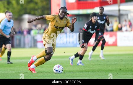 Crawley UK 25 juillet 2025 - Eberechi Eze de Crystal Palace sur le ballon lors du match de football amical de pré-saison entre Crawley Town et Crystal Palace au Broadfield Stadium de Crawley : crédit Simon Dack /TPI/ Alamy Live News Banque D'Images