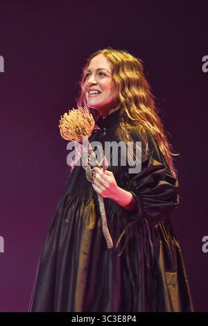 Madrid, Espagne. 25 juillet 2025. La chanteuse mexicaine Natalia Lafourcade se produit lors du concert au Teatro Real de Madrid, le 24 juillet 2025. Espagne (photo par Oscar Gonzalez/Sipa USA) crédit : Sipa USA/Alamy Live News Banque D'Images