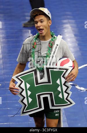 8 mai 2021 - Hawaï Rainbow Warriors Outside Hitter Chaz Galloway #1 s'amuse à célébrer la victoire après match entre les Cougars de BYU et les Rainbow Warriors d'Hawaï dans la finale des Championnats de volleyball masculin de la NCAA au Covelli Center sur le campus de l'Université d'État de l'Ohio à Columbus, OH - Michael Sullivan/CSM(Credit image : &copy ; Michael Sullivan/CSM via ZUMA Wire) Banque D'Images