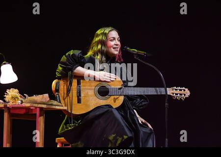 Madrid, Espagne. 25 juillet 2025. La chanteuse mexicaine Natalia Lafourcade se produit lors du concert au Teatro Real de Madrid. Crédit : SOPA images Limited/Alamy Live News Banque D'Images