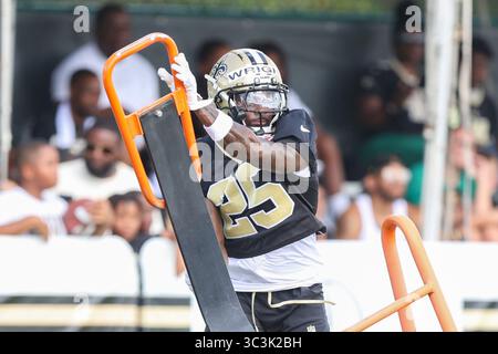La Nouvelle-Orléans, États-Unis. 25 juillet 2025. Cornerback Rejzohn Wright (25 ans) participe à un exercice lors de la troisième journée du camp d’entraînement des Saints de la Nouvelle-Orléans au Centre de performance sportive d’Ochsner le vendredi 25 juillet 2025 à Metairie, en Louisiane. (Photo de Peter G. Forest/Sipa USA) crédit : Sipa USA/Alamy Live News Banque D'Images