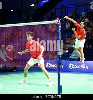 Muelheim, Allemagne. 25 juillet 2025. Liao Pinyi/Zhang Lejian (G) concourent lors du match de quarts de finale en double masculin du badminton entre Liao Pinyi/Zhang Lejian de Chine et Mael Cattoen/Lucas Renoir de France aux Jeux mondiaux universitaires Rhin-Ruhr 2025 de la FISU à Muelheim, Allemagne, le 25 juillet 2025. Crédit : Zhang Fan/Xinhua/Alamy Live News Banque D'Images