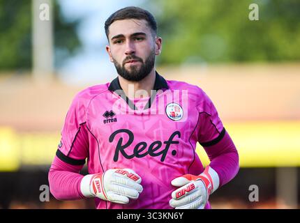 Crawley UK 25 juillet 2025 - le gardien Harvey Davies de Crawley lors du match de football amical d'avant-saison entre Crawley Town et Crystal Palace au Broadfield Stadium de Crawley : crédit Simon Dack /TPI/ Alamy Live News Banque D'Images