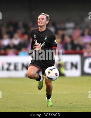 Crawley UK 25 juillet 2025 - Harry McKirdy de Crawley pendant le match amical de football de pré-saison entre Crawley Town et Crystal Palace au Broadfield Stadium de Crawley : crédit Simon Dack /TPI/ Alamy Live News Banque D'Images