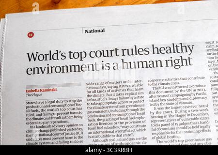 "La plus haute cour du monde statue sur un environnement sain est un droit de l'homme" titre du journal Guardian article de la CIJ sur la crise climatique 24 juin 2025 Londres Angleterre Royaume-Uni Banque D'Images