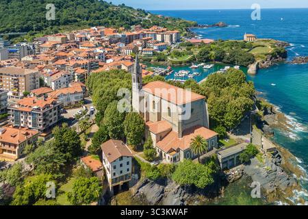 Vue aérienne du village de pêcheurs de Mundaka en Biscaye, pays Basque, nord de l'Espagne Banque D'Images