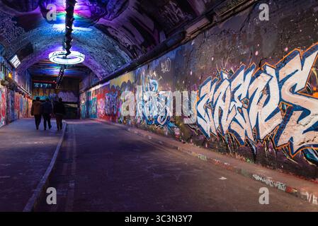 Grafitti dans le tunnel, Londres. Banque D'Images