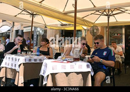 Rome, Italie. 26 juillet 2025. **NO LIBRI** Italie, Rome, 2025/7/26.touristes sur la Piazza del Panteon à Rome photographie par ALESSIA GIULIANI /Catholic Press photo Credit : Independent photo Agency/Alamy Live News Banque D'Images
