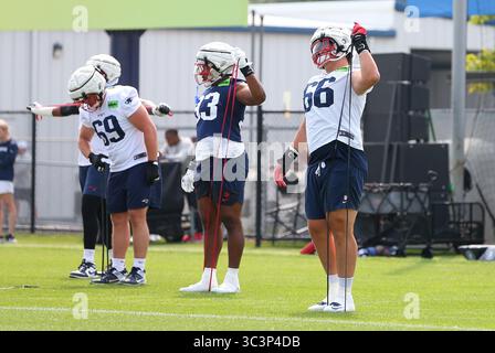 Stade Gillette. 26 juillet 2025. MA, États-Unis ; L'attaque offensive des Patriots de la Nouvelle-Angleterre Will Campbell (66) se réchauffe pendant le camp d'entraînement des Patriots de la Nouvelle-Angleterre au stade Gillette. Anthony Nesmith/CSM/Alamy Live News Banque D'Images