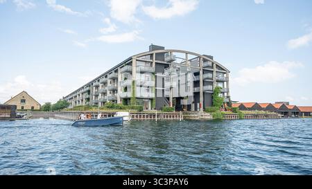 L'ancienne salle des torpilles avec appartements modernes en bord de mer, Copenhague, 17 juillet 2025 Banque D'Images