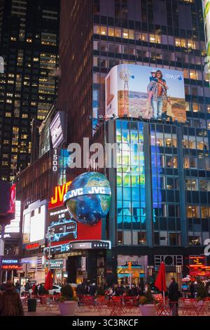 Vie nocturne à Times Square Banque D'Images
