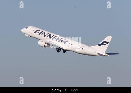 OH-LKI Finnair Embraer ERJ-190LR, opby NORRA - NORDIC Regional Airlines am Flughafen Düsseldorf. DUS EDDL. Düsseldorf, Nordrhein-Westfalen, DEU, Deutschland, 03.03.2025 *** OH LKI Finnair Embraer ERJ 190LR, opby NORRA NORDIC Regional Airlines at Düsseldorf Airport dus EDDL Düsseldorf, Rhénanie du Nord-Westphalie, DEU, Allemagne, 03 03 03 2025 Banque D'Images