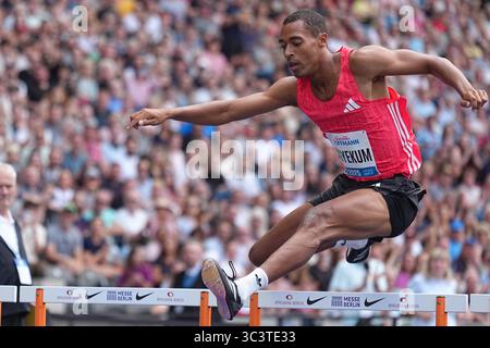 Berlin, Allemagne. 27 juillet 2025. Athlétisme : Meeting, ISTAF, stade Olympique. Emil Agyekum d'Allemagne en action. Crédit : Michael Kappeler/dpa/Alamy Live News Banque D'Images