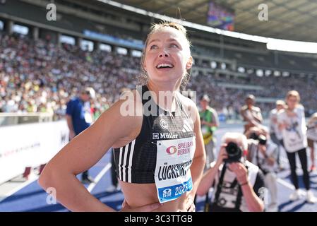 Berlin, Allemagne. 27 juillet 2025. Athlétisme : Meeting, ISTAF, stade Olympique. Gina Lückenkemper du SCC Berlin réagit. Crédit : Michael Kappeler/dpa/Alamy Live News Banque D'Images