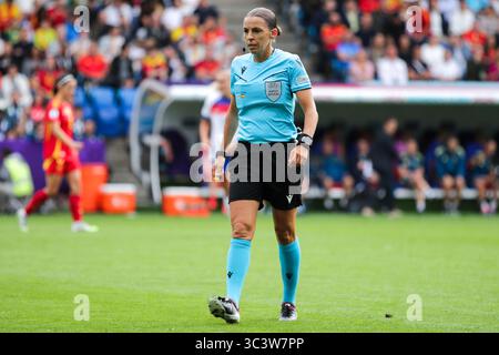 Bâle, Suisse. 27 juillet 2025. BÂLE, SUISSE - JUILLET 27 : arbitre Stephanie Frappart lors de la finale de L'UEFA Women's EURO 2025 entre l'Angleterre et l'Espagne au Jakob-Park le 27 juillet 2025 à Bâle, Suisse. (Photo de Leiting Gao/BSR Agency) crédit : BSR Agency/Alamy Live News Banque D'Images