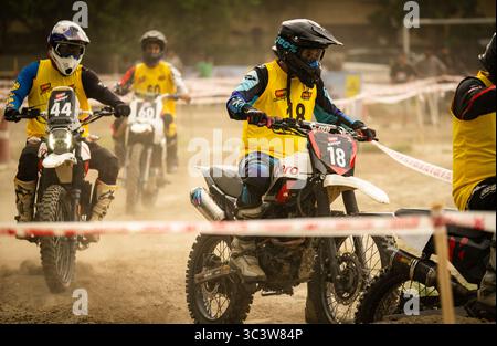 Guwahati, Inde, le 27 juillet 2025. Les participants courent lors du Northeast Dirt Track Challenge 2025, à Guwahati, en Inde, le 27 juillet 2025. Crédit : David Talukdar/Alamy Live News Banque D'Images