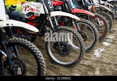 Guwahati, Inde, le 27 juillet 2025. Les participants courent lors du Northeast Dirt Track Challenge 2025, à Guwahati, en Inde, le 27 juillet 2025. Crédit : David Talukdar/Alamy Live News Banque D'Images