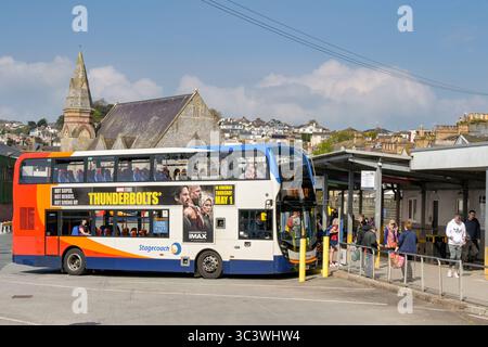 Paignton, Devon, Angleterre, Royaume-Uni - 24 avril 2025 : bus à impériale exploité par Stagecoach à la gare routière de Paignton Banque D'Images