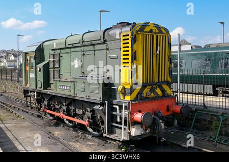 Paignton, Devon, Angleterre, Royaume-Uni - 24 avril 2025 : locomotive diesel vintage Samson à la gare ferroviaire de Paignton sur le Dartmouth Steam Railway Banque D'Images