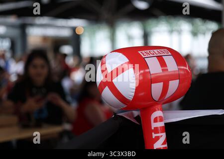 Londres, Royaume-Uni. 27 juillet 2025. Drapeau anglais avant la retransmission en direct de la finale de l’Euro 2025 féminin de l’UEFA entre l’Angleterre et l’Espagne, au Boxpark Shoreditch à Londres le 27 juillet 2025. (Photo par : Tiego Grenho) crédit : Tiego Grenho/Alamy Live News Banque D'Images