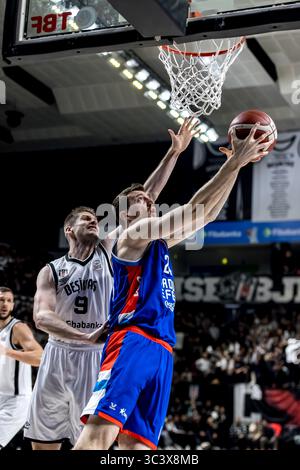 ISTANBUL, TURQUIE - FABRUARY 13, 2025 : Turkiye Sigorta Basketball Super League match de saison régulière entre Besiktas Fibabanka et Anadolu Efes à Besi Banque D'Images