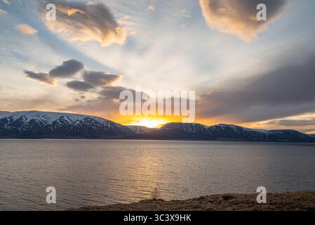 Magnifique paysage de lever de soleil d'Eyjafjordur dans le nord de l'Islande Banque D'Images