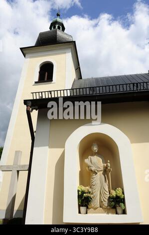 Kudowa Zdroj, Zakrze, Dolnoslaskie, Polska, à Kudowa-Zdrój il y avait une branche du camp de concentration allemand de Gross-Rosen, appelée FAL Sackisch. Prisonniers : principalement des femmes juives de Pologne, Hongrie, République tchèque et Yougoslavie. Prisonniers de guerre italiens dans le camp de Sackisch, le prisonnier Luigi Baldan, les prisonniers étaient employés à l'usine Vereinigte Deutsche Metallwerke (VDM), qui produisch, qui produisait des pièces d'avions. Camp de concentration appelé Stimegalcheid, Kazalz, Kierwicz, Kiel. Banque D'Images