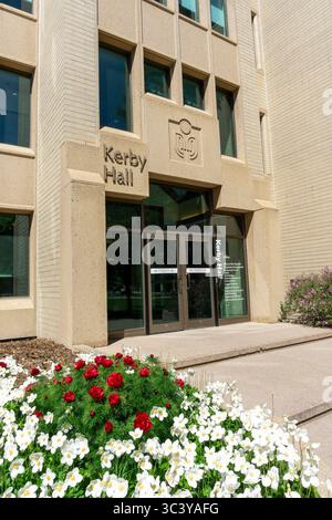 CALGARY, CANADA - 30 MAI 2025 : Kerby Hall à l'Université Mount Royal à Calgary, Alberta, Canada. L'université a été fondée en 1910 et a un étudiant Banque D'Images