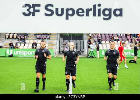 Farum, Danemark. 27 juillet 2025. L'arbitre Mads-Kristoffer Kristoffersen se bat pour le match de Superliga 3F entre le FC Nordsjaelland et Broendby S'IL est à droite de Dream Park à Farum crédit : Gonzales photo/Alamy Live News Banque D'Images