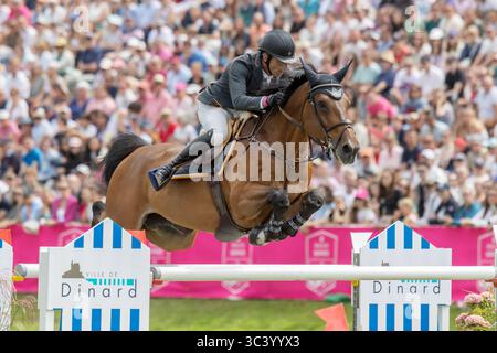 Dinard, France. 27 juillet 2025. Harrie Smolders et Mr Tac, 2ème place lors du Jumping International de Dinard 2025, CSI 5 Equestre le 27 juillet 2025 au Centre Equestre du Val Porée à Dinard, France - photo Damien Kilani/DK Prod/DPPI crédit : DPPI Media/Alamy Live News Banque D'Images
