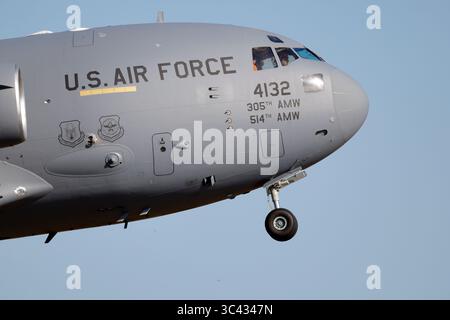 04-4132 le Boeing C-17A Globemaster III United States Air Force, débarquant à RAF lakenheath, Suffolk, Royaume-Uni, effectue son premier vol le 15 septembre 1991 Banque D'Images