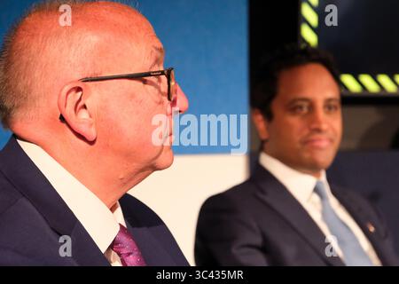 Millbank Tower, 21-24 Millbank, Londres, Royaume-Uni. 28 juillet 2025. Conférence de presse du Parti réformiste, Loi et ordre. Nigel Farage, Zia Yususf, Colin Sutton en tant que conseiller pour la police et le crime de Reform UK. Credit : Matthew Chattle/Alamy Live News Banque D'Images