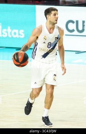 20 mai 2021, MADRID, MADRID, ESPAGNE : Nicolas Laprovittola du Real Madrid en action lors du match de Liga ACB entre le Real Madrid et le Retabet Bilbao basket le 20 mai 2021 à Madrid, Espagne. (Crédit image : © Irina R. Hipolito/AFP7 via ZUMA Wire) Banque D'Images