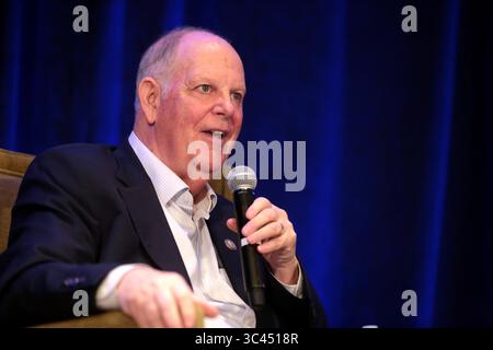 5 octobre 2018, Phoenix, Arizona, États-Unis : Tom O'Halleran, membre du Congrès américain, s'entretenant avec les participants au Sommet de la fabrication de l'Arizona 2018 organisé par l'Arizona Manufacturing Council et la Chambre de commerce et d'industrie de l'Arizona au Renaissance Downtown Hotel à Phoenix, Arizona, le 5 octobre 2018. (Crédit image : © Gage Skidmore/ZUMA Wire) Banque D'Images