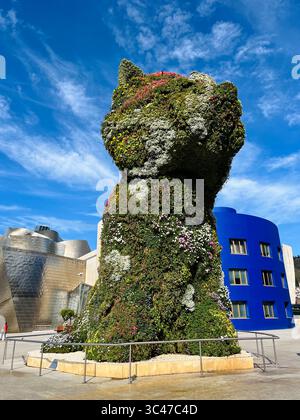 Chiot par Jeff Koons en face du musée Guggenheim. Bilbao, Gascogne, pays basque, Espagne, Europe Banque D'Images