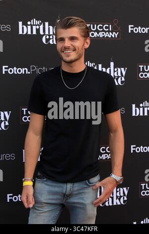 16 juin 2021, Beverly Hills, CA, États-Unis : LOS ANGELES - 24 mars : TWAN Kuyper au gâteau d'anniversaire LA première au Fine Arts Theater le 24 mars 2021 à Beverly Hills, CA (crédit image : © Kathy Hutchins via ZUMA Wire) Banque D'Images