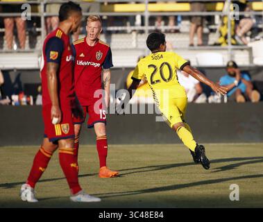 30 juin 2018 - Columbus, OH, USA - le milieu de terrain de Columbus Crew SC Eduardo Sosa (20) marque contre le défenseur du Real Salt Lake Justen Glad (15) en première mi-temps au MAPFRE Stadium de Columbus, Ohio, le samedi 30 juin 2018. (Crédit image : © Kyle Robertson/TNS via ZUMA Wire) Banque D'Images