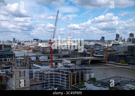 Toits de Londres avec la Cathédrale St Paul Banque D'Images