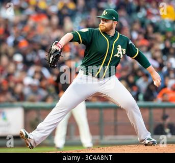 14 juillet 2018 : Brett Anderson (30), lanceur débutant d'Oakland Athletics, joue lors d'un match MLB entre les Oakland Athletics et les San Francisco Giants au AT&T Park à San Francisco, en Californie. Valerie Shoaps/CSM(image de crédit : &copy ; Valerie Shoaps/CSM via ZUMA Wire) Banque D'Images