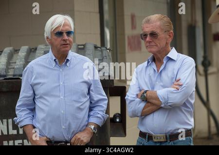 10 juillet 2018 - San Diego, CA, États-Unis - SAN DIEGO, CA.-16 juillet 2018,- gauche-droite, l'entraîneur de chevaux Bob Baffert et le PDG du Del Mar Thoroughbred Club Joe Harper à la grange Del Mar de Baffert. PHOTO/JOHN GIBBINS photographe, San Diego Union-Tribune. â©2018 (crédit image : © John Gibbins/San Diego Union-Tribune via ZUMA Wire) Banque D'Images