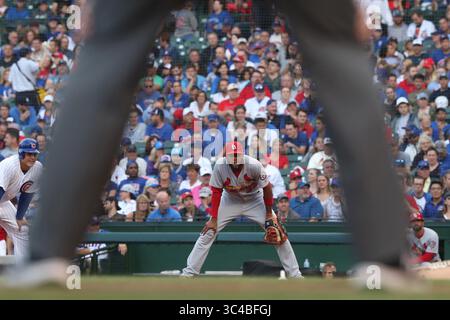 21 juillet 2018 - Chicago, il, USA - le premier joueur de base de Louis Cardinals Jose Martinez (38) attend le terrain en première manche contre les Cubs de Chicago dans le deuxième match d'une double tête au Wrigley Field samedi 21 juillet 2018, à Chicago. (Crédit image : © John J. Kim/TNS via ZUMA Wire) Banque D'Images
