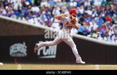 21 juillet 2018 - Chicago, il, USA - doté Louis Cardinals Shorter stop Paul DeJong (12) lance à la première base pour une sortie en troisième manche contre les Cubs de Chicago dans le premier match d'une double tête au Wrigley Field samedi 21 juillet 2018, à Chicago. Les Cubs ont gagné 7-2. (Crédit image : © John J. Kim/TNS via ZUMA Wire) Banque D'Images